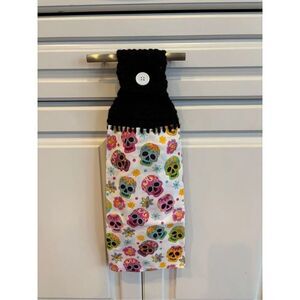 Crochet Top Kitchen Towel- Small skulls